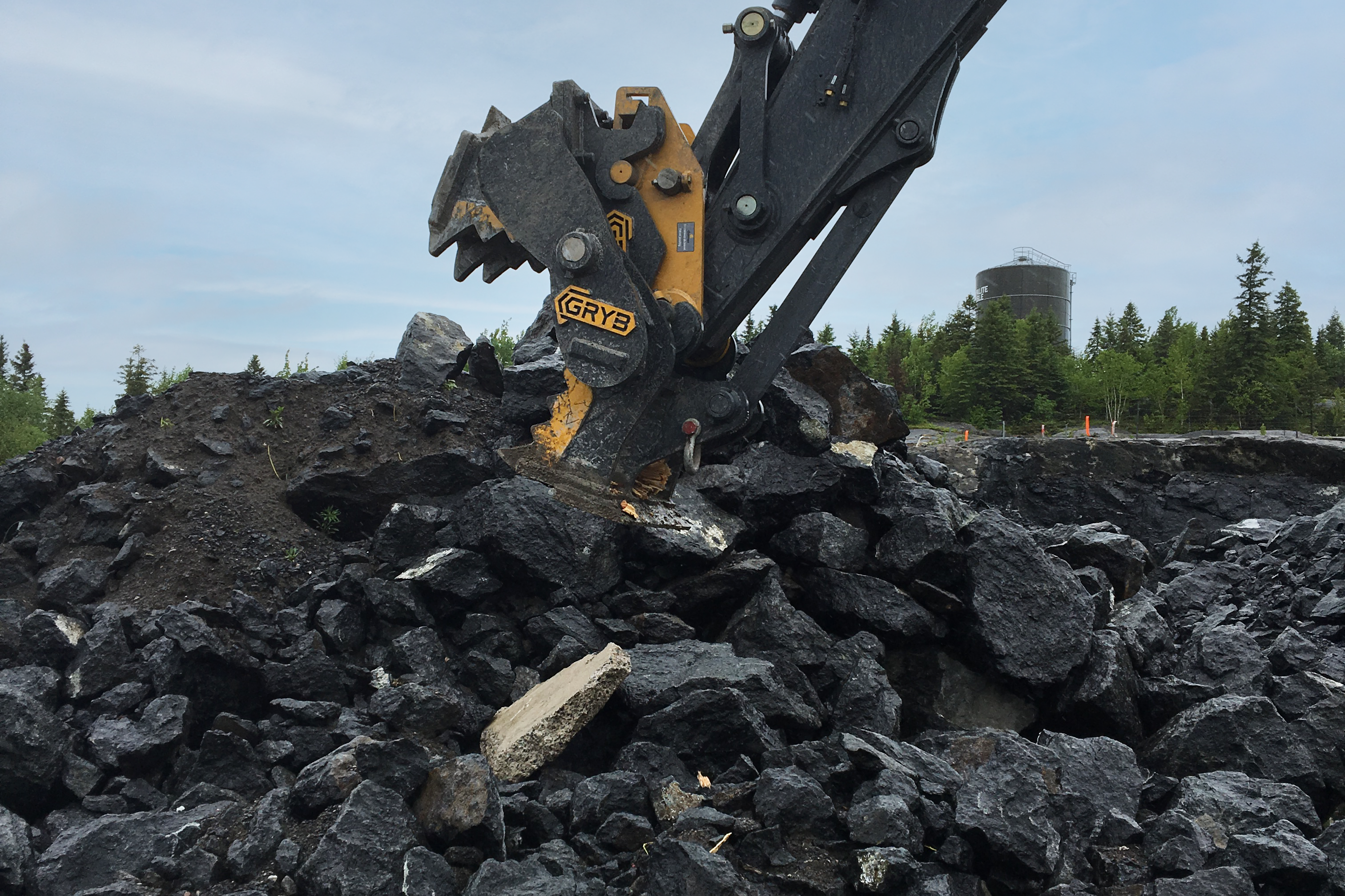 GRYB Concrete Pulverizer